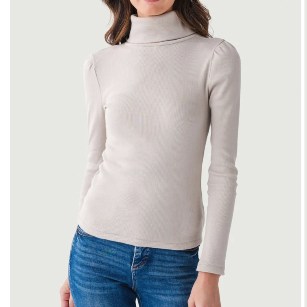 Social Threads RD Style Tunira Turtleneck Top NWT